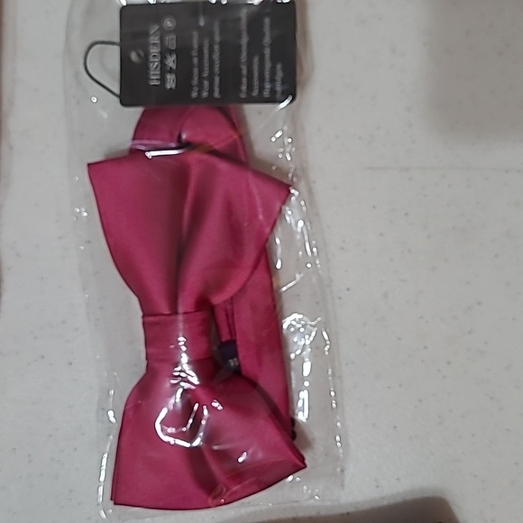 NWOT Hisdern Hot Pink suspenders, bowtie & pocket square set - Picture 4 of 5